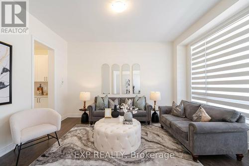 3396 Millicent Avenue, Oakville, ON - Indoor Photo Showing Living Room