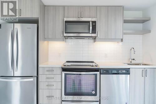 902 - 50 Wellesley Street E, Toronto (Church-Yonge Corridor), ON - Indoor Photo Showing Kitchen With Upgraded Kitchen