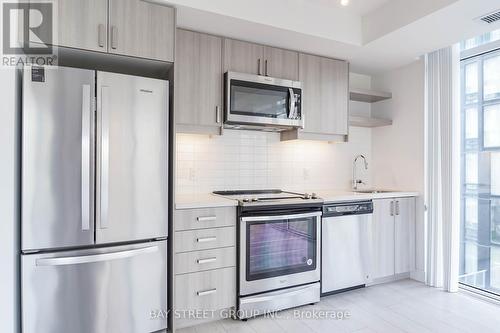 902 - 50 Wellesley Street E, Toronto (Church-Yonge Corridor), ON - Indoor Photo Showing Kitchen With Upgraded Kitchen