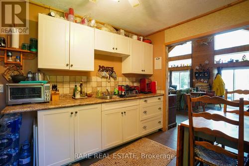 139D Petit Lane, Kearney, ON - Indoor Photo Showing Kitchen