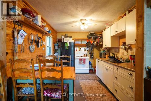 139D Petit Lane, Kearney, ON - Indoor Photo Showing Kitchen