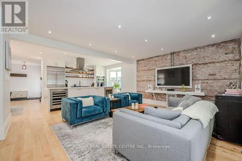 90 Yorkshire Street N, Guelph (Central West), ON - Indoor Photo Showing Living Room