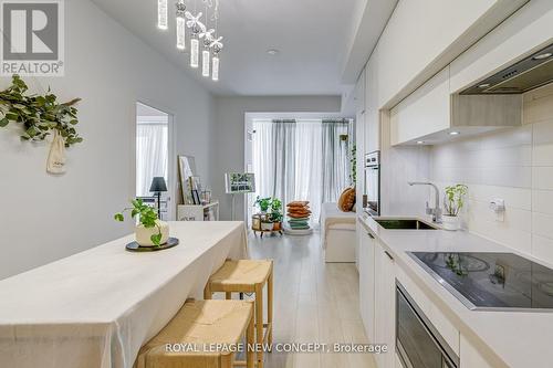 3412 - 8 Eglinton Avenue E, Toronto (Mount Pleasant West), ON - Indoor Photo Showing Kitchen With Upgraded Kitchen