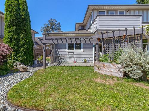 817 Rogers Ave, Saanich, BC 