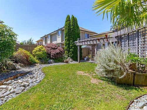 817 Rogers Ave, Saanich, BC 