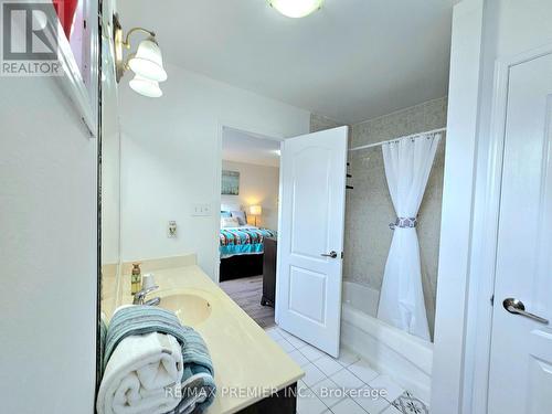 24 Rivermere Court, Brampton (Fletcher'S Meadow), ON - Indoor Photo Showing Bathroom