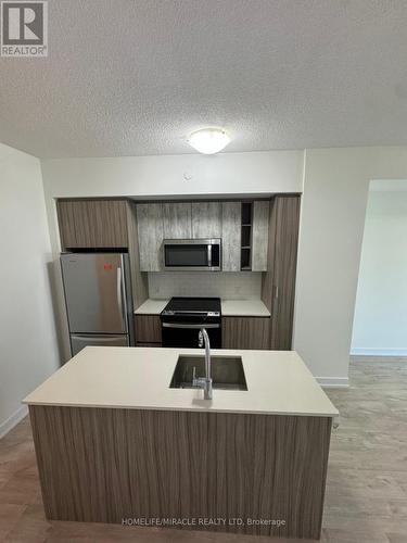 112 - 251 Manitoba Street, Toronto (Mimico), ON - Indoor Photo Showing Kitchen