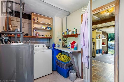 373 Eagle Road, Tobermory, ON - Indoor Photo Showing Laundry Room