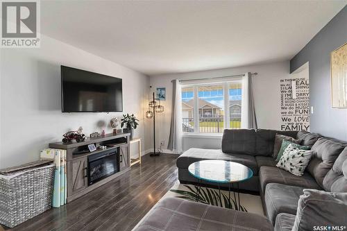 209 Diefenbaker Avenue, Hague, SK - Indoor Photo Showing Living Room