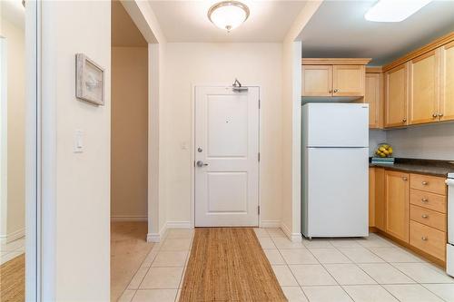 125 Wilson Street W|Unit #216, Ancaster, ON - Indoor Photo Showing Kitchen