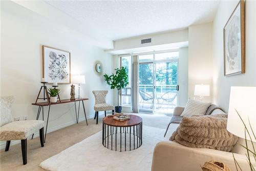 125 Wilson Street W|Unit #216, Ancaster, ON - Indoor Photo Showing Living Room