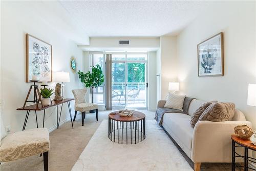 125 Wilson Street W|Unit #216, Ancaster, ON - Indoor Photo Showing Living Room