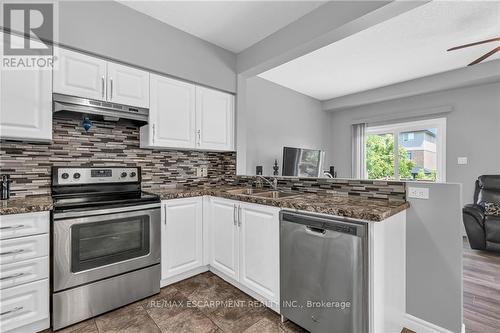 6 - 9 Hampton Brook Way, Hamilton (Mount Hope), ON - Indoor Photo Showing Kitchen With Double Sink With Upgraded Kitchen