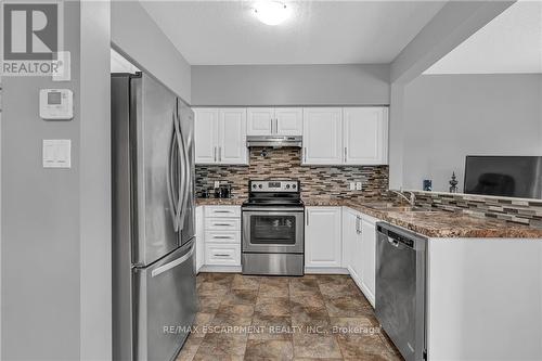 6 - 9 Hampton Brook Way, Hamilton (Mount Hope), ON - Indoor Photo Showing Kitchen With Upgraded Kitchen