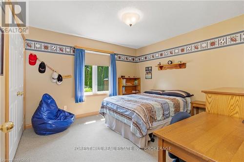 205 Watra Road, Southgate, ON - Indoor Photo Showing Kitchen With Double Sink