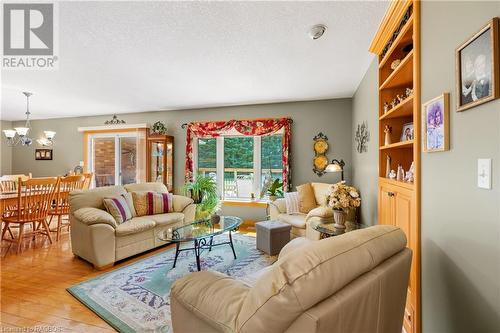 205 Watra Road, Southgate, ON - Indoor Photo Showing Living Room