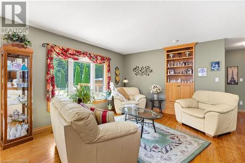 205 Watra Road, Southgate, ON - Indoor Photo Showing Living Room