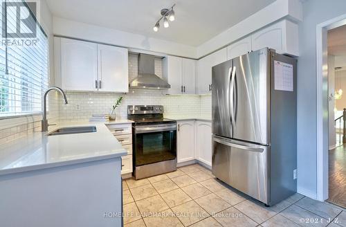 49 - 131 Mosaics Avenue, Aurora (Aurora Highlands), ON - Indoor Photo Showing Kitchen With Upgraded Kitchen