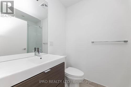 203 - 62 Forest Manor Road, Toronto (Henry Farm), ON - Indoor Photo Showing Bathroom