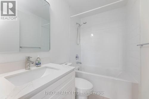 203 - 62 Forest Manor Road, Toronto (Henry Farm), ON - Indoor Photo Showing Bathroom