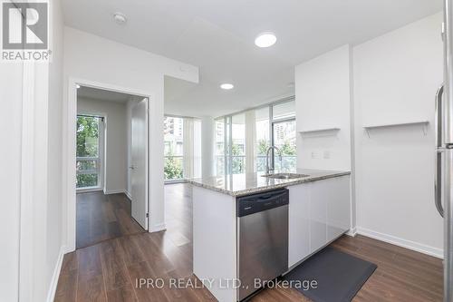 203 - 62 Forest Manor Road, Toronto (Henry Farm), ON - Indoor Photo Showing Kitchen