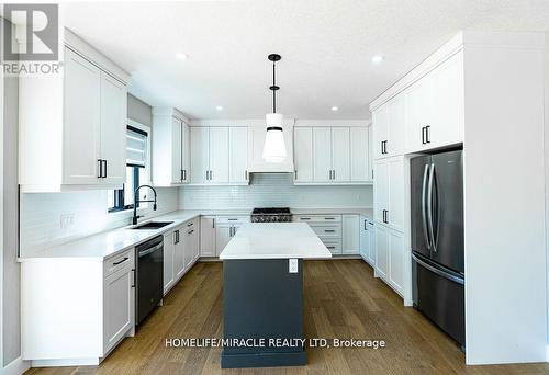 20 Poole Crescent, Middlesex Centre (Komoka), ON - Indoor Photo Showing Kitchen With Upgraded Kitchen