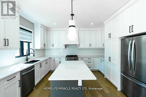 20 Poole Crescent, Middlesex Centre (Komoka), ON - Indoor Photo Showing Kitchen With Double Sink With Upgraded Kitchen