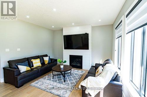 20 Poole Crescent, Middlesex Centre (Komoka), ON - Indoor Photo Showing Living Room With Fireplace