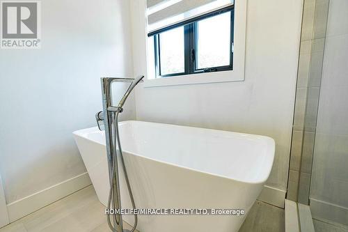 20 Poole Crescent, Middlesex Centre (Komoka), ON - Indoor Photo Showing Bathroom