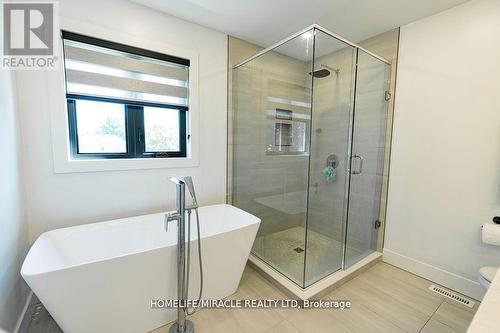 20 Poole Crescent, Middlesex Centre (Komoka), ON - Indoor Photo Showing Bathroom