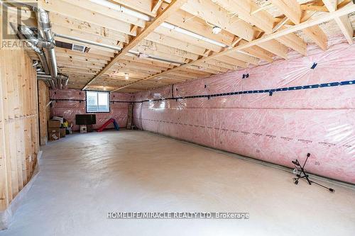 20 Poole Crescent, Middlesex Centre (Komoka), ON - Indoor Photo Showing Garage