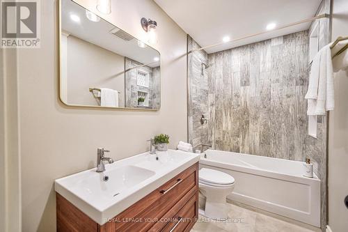 60 Hillview Drive, Newmarket (Bristol-London), ON - Indoor Photo Showing Bathroom