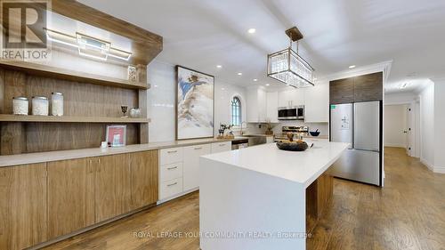 60 Hillview Drive, Newmarket (Bristol-London), ON - Indoor Photo Showing Kitchen With Upgraded Kitchen