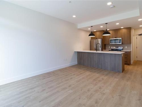 307-201 Dogwood Dr, Ladysmith, BC - Indoor Photo Showing Kitchen