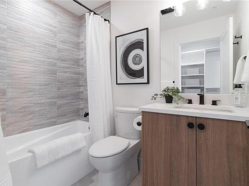 303-201 Dogwood Dr, Ladysmith, BC - Indoor Photo Showing Bathroom