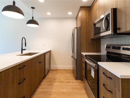 306-201 Dogwood Dr, Ladysmith, BC - Indoor Photo Showing Kitchen