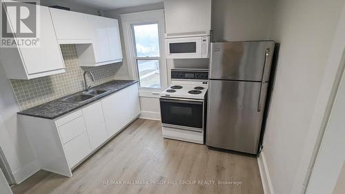 15 Frances Street N, Barrie (Queen'S Park), ON - Indoor Photo Showing Kitchen