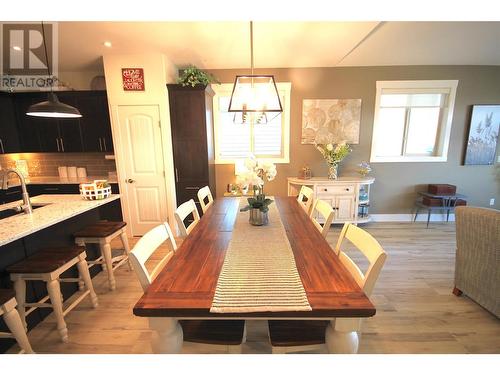 1040 Mt Revelstoke Place Unit# 33, Vernon, BC - Indoor Photo Showing Dining Room