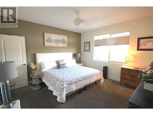 1040 Mt Revelstoke Place Unit# 33, Vernon, BC - Indoor Photo Showing Bedroom