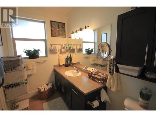 1040 Mt Revelstoke Place Unit# 33, Vernon, BC - Indoor Photo Showing Bathroom