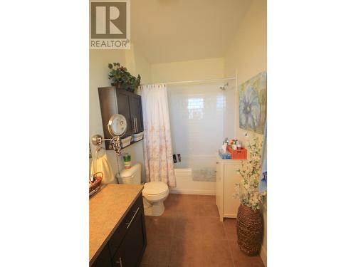 1040 Mt Revelstoke Place Unit# 33, Vernon, BC - Indoor Photo Showing Bathroom