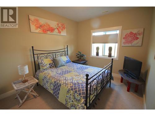 1040 Mt Revelstoke Place Unit# 33, Vernon, BC - Indoor Photo Showing Bedroom