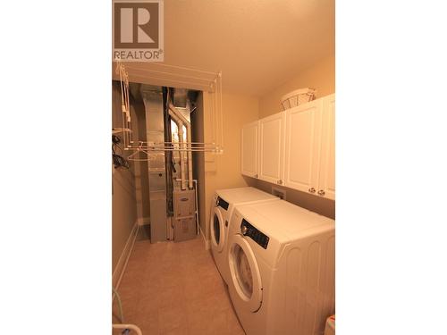 1040 Mt Revelstoke Place Unit# 33, Vernon, BC - Indoor Photo Showing Laundry Room