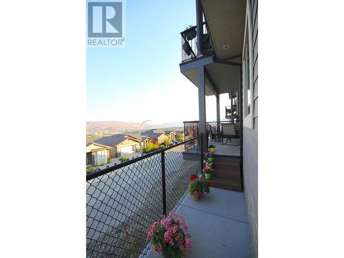 1040 Mt Revelstoke Place Unit# 33, Vernon, BC - Outdoor With Exterior