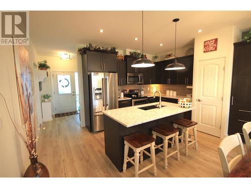 1040 Mt Revelstoke Place Unit# 33, Vernon, BC - Indoor Photo Showing Kitchen With Upgraded Kitchen