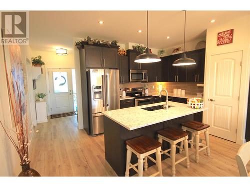 1040 Mt Revelstoke Place Unit# 33, Vernon, BC - Indoor Photo Showing Kitchen With Upgraded Kitchen