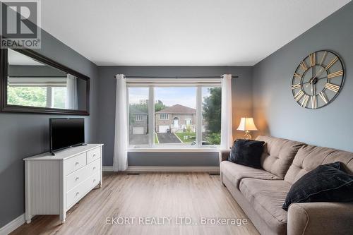 89 Briceland Street, Kingston, ON - Indoor Photo Showing Living Room