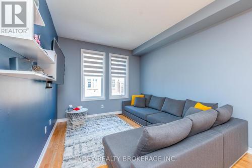 26 - 10 Porter Avenue, Vaughan (West Woodbridge), ON - Indoor Photo Showing Living Room