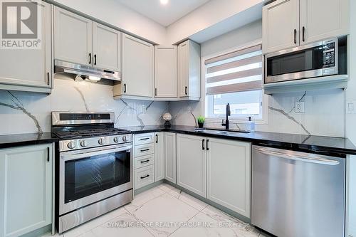 7 Rowley Street, Brantford, ON - Indoor Photo Showing Kitchen With Double Sink With Upgraded Kitchen