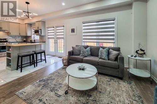 7 Rowley Street, Brantford, ON - Indoor Photo Showing Living Room